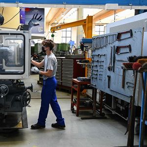 A l'école de production de Gorge de Loup, les 39 élèves du CAP au bac pro apprennent les bases de la mécanique productique et des métiers d'usinage.