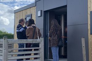 La communauté de communes de Loudéac (Côtes-d'Armor) va investir dans des « résidences relais mobiles » qu'elle louera aux entreprises.