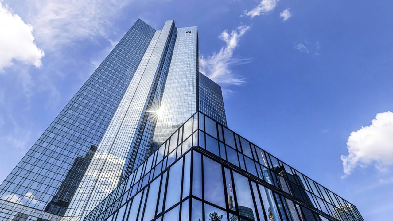 Pour Christian Sewing, le patron de Deutsche Bank, la suppression du plafond des bonus s'impose pour rester compétitif face aux autres places mondiales.