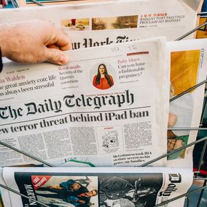 L'enquête du régulateur, l'Ofcom, peut conduire à la mise en place de garanties éditoriales pour le « Telegraph », voire au blocage de la vente.
