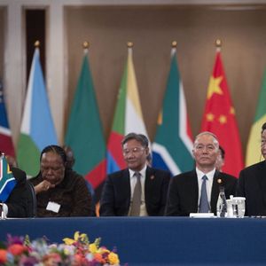 Le président sud-africain, Cyril Ramaphosa, et son homologue chinois, Xi Jinping, font partie des ténors du Sud global, censé regrouper les trois quarts de l'humanité face à l'Occident, mais dont on peut se demander s'il ne serait pas l'ébauche d'un empire chinois informel.