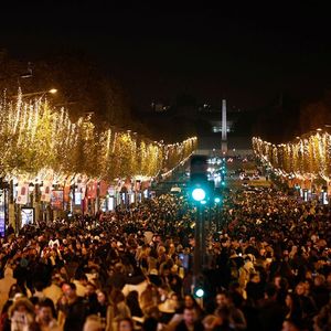 Le lancement des festivités sur les Champs-Elysées, à Paris, a fait le plein le 19 novembre.