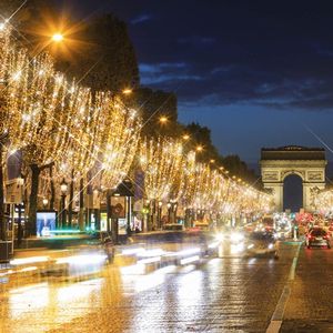 Sur les Champs-Elysées, Blachere dit avoir réussi à diminuer la consommation d'électricité pour l'éclairage de 40 % cette année, sans toucher au nombre de points lumineux.