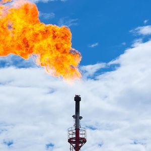 Le « torchage », qui consiste à brûler l'excédent de gaz lors de l'exploitation du pétrole, est responsable d'une grande partie des émissions de méthane au niveau mondial.