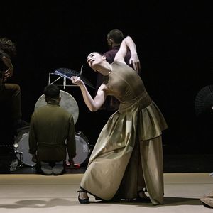 Paula Comitre, nouvelle reine du flamenco, et Lorena Nogal, danseuse contemporaine, dans « Alegorias (El Limite Y Sus Mapas) ».