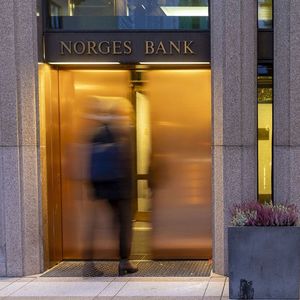 Le fonds souverain norvégien détenait aussi une participation dans Credit Suisse, banque helvétique rachetée en urgence par sa rivale UBS en mars dernier.