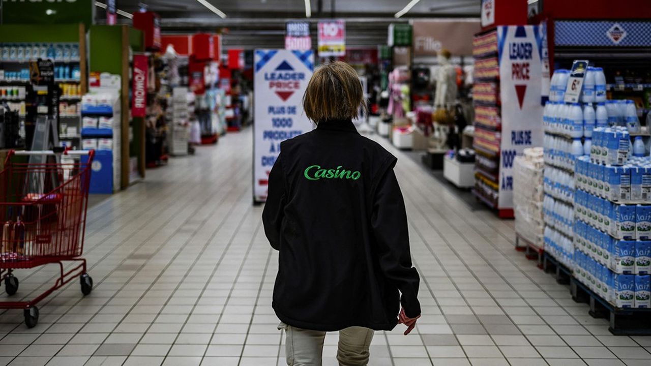 Les supermarchés et hypermarchés Casino sont en passe d'être vendus. La cession pose la question de l'avenir des employés.