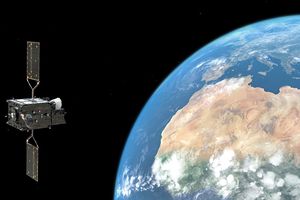 Depuis son orbite géostationnaire, Sentinel-4 fournit des informations sur un large éventail de gaz à l'état de traces et de polluants afin de prévoir et surveiller la qualité de l'air en Europe