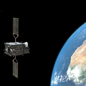 Depuis son orbite géostationnaire, Sentinel-4 fournit des informations sur un large éventail de gaz à l'état de traces et de polluants afin de prévoir et surveiller la qualité de l'air en Europe