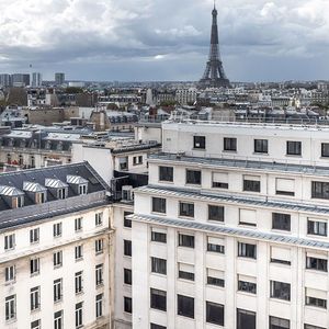 La transformation des anciens locaux du ministère de la Défense, à Paris, en 254 logements sociaux a valu L'Equerre d'argent aux agences François Brugel Architectes Associés et H2O Architectes.