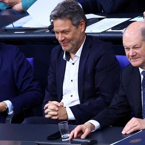 De gauche à droite, le ministre des Finances, Christian Lindner (libéral), le ministre de l'Economie, Robert Habeck (Verts) et le chancelier allemand, Olaf Scholz (social-démocrate).