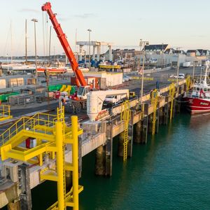 ETPO, notamment reconnu dans le domaine des travaux maritime, a fabriqué et installé les pontons de la base de maintenance du parc éolien en mer de Saint-Nazaire, située à La Turballe, en Loire-Atlantique.