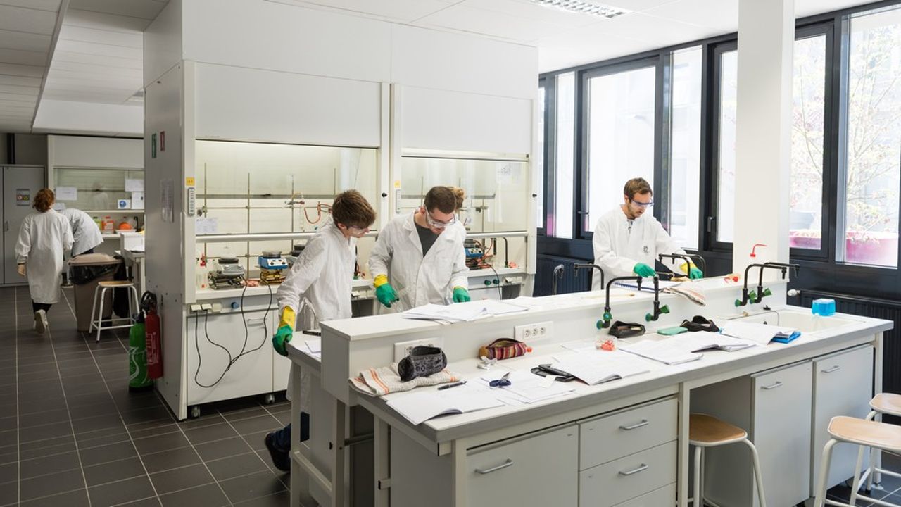 L'école européenne d'ingénieurs de chimie, polymères et matériaux de Strasbourg ouvrira à la rentrée 2024 un nouveau diplôme d'ingénieur sur l'économie circulaire des matériaux plastiques.
