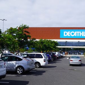 Decathlon a vendu les murs de 90 magasins pour 600 millions d'euros.