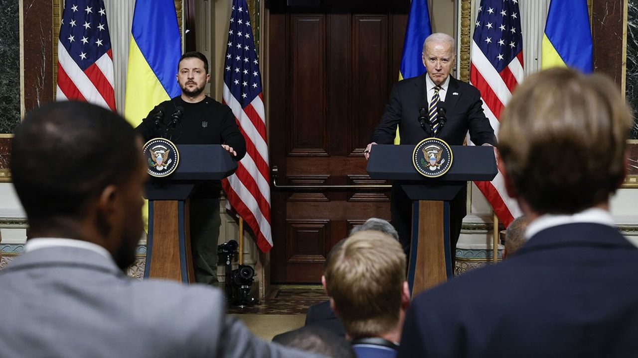 Volodymyr Zelensky et Joe Biden mardi 12 décembre 2023 lors d'une conférence commune à la Maison-Blanche.