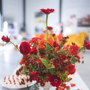 Les bottes d'Anémone produisent dans le Morbihan des bouquets de fleurs locales et de saison.
