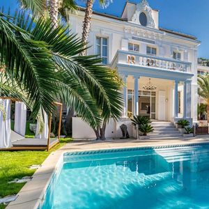 Villa de 1.300 m2, 9 chambres, à Cannes (Alpes-Maritimes), vendue 15,5 millions d'euros par un Français à un acquéreur d'Antigua-et-Barbuda.