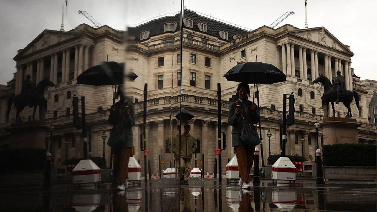 La Banque d'Angleterre a maintenu son taux inchangé à 5,25 %.