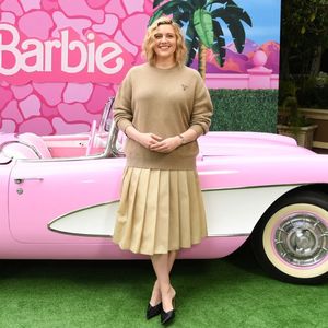 Avec « Barbie », Greta Gerwig, ex-égérie du cinéma indépendant américain, est devenue la première réalisatrice à dépasser le milliard de dollars au box-office.