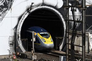 Eurotunnel a vu passer l'an dernier 10 millions de passagers sur Eurostar, plus de 2 millions de voitures particulières et 1,4 million de camions.