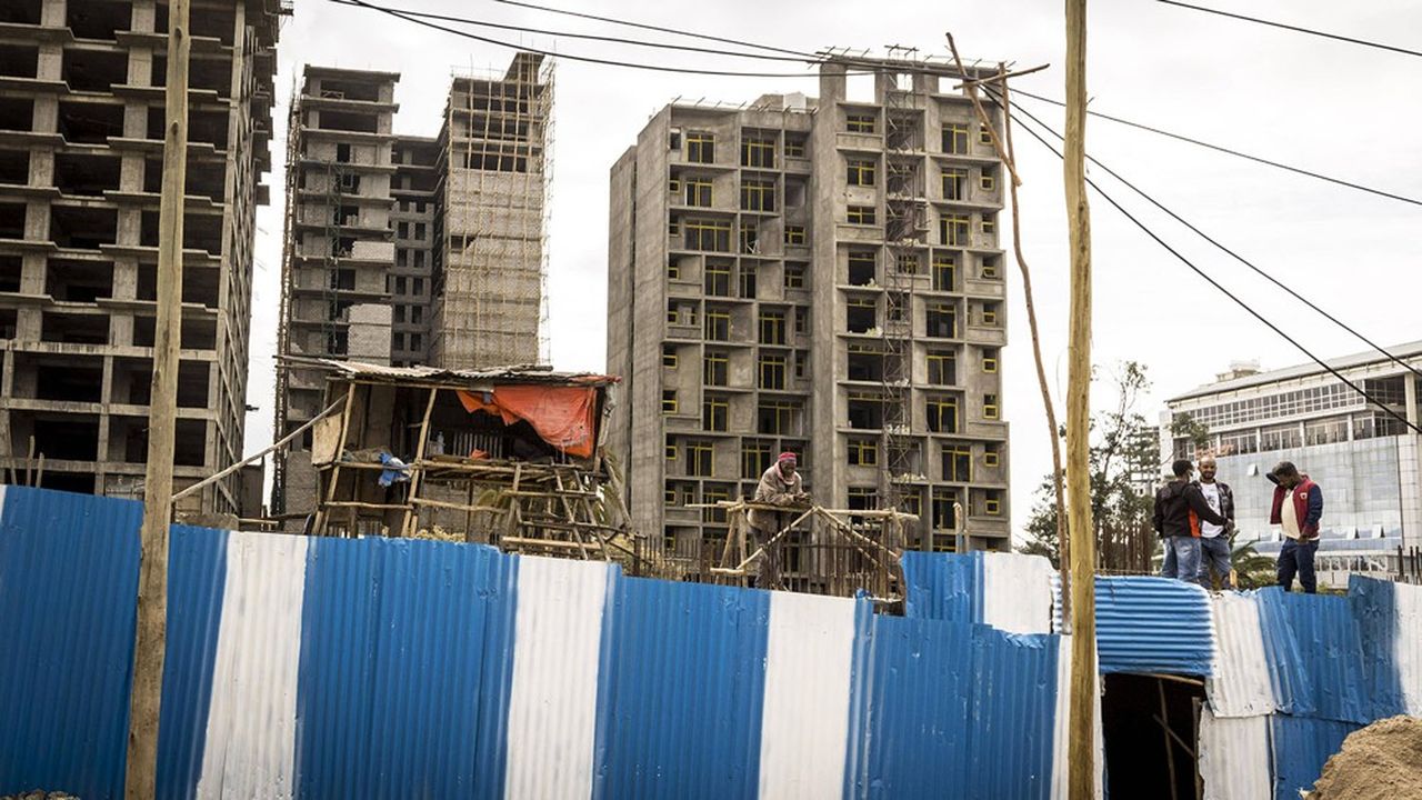 Les chantiers immobiliers et d'infrastructures ont longtemps été le moteur de l'Ethiopie, présentée comme « la Chine de l'Afrique » avant que le système ne se grippe, jusqu'à un défaut de paiement inéluctable.