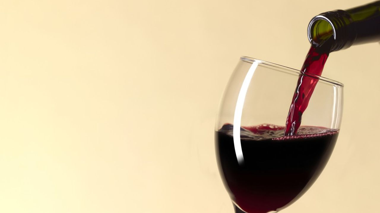 On a peut-être trouvé pourquoi le vin rouge peut faire mal à la tête