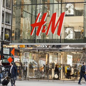 Le magasin H&M sur la Cinquième Avenue à Manhattan, New York City.