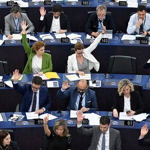 Il aura fallu au total plus de trente-sept heures de négociations aux législateurs européens pour conclure un accord afin de réglementer l'intelligence artificielle.