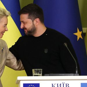 La présidente de la Commission européenne, Ursula von der Leyen et le président ukrainien Volodymyr Zelensky en novembre dernier.