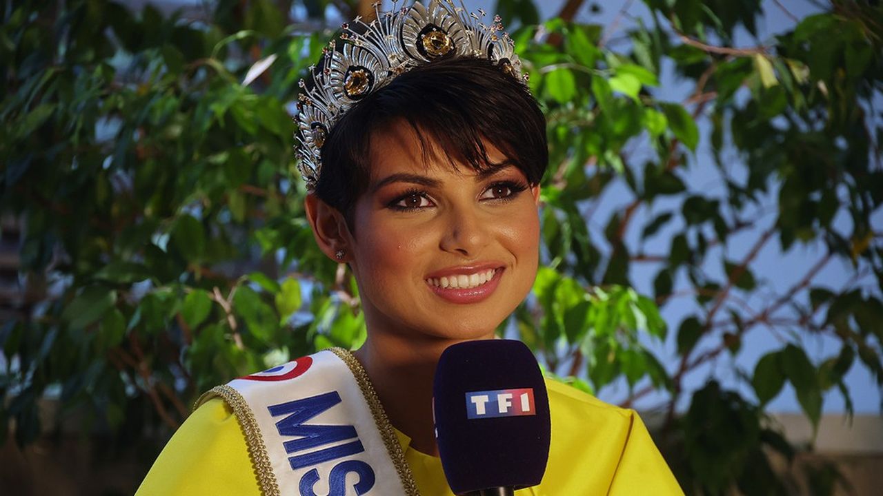 Miss France 2024, Eve Gilles dans les loges du journal de 13h de TF1, le 17 décembre.