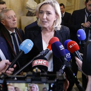 Marine Le Pen a annoncé que son groupe composé de 88 députés voterait le texte issu de la commission mixte paritaire sur l'immigration.