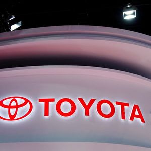 Toyota rappelle environ un million de véhicules vendus aux Etats-Unis qui risquent de voir les airbags côté passager ne pas se déployer correctement.
