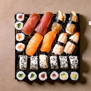 Des livres pour se régaler, et découvrir des cuisines et des techniques comme l'art du sushi.