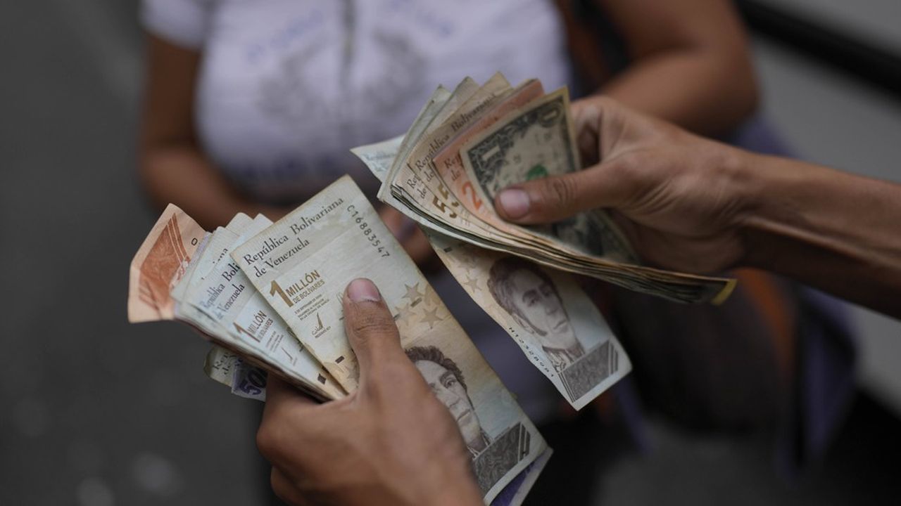 Après 686 % d'inflation en 2021 puis 234 % en 2022, la hausse des prix connaît un ralentissement au Venezuela.