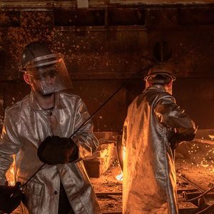 Usine sidérurgique d'ArcelorMittal dans le sud de l'Ukraine. Avant la guerre, le pays se classait au huitième rang mondial des pays producteurs de fer et d'acier et au troisième rang des pays exportateurs.
