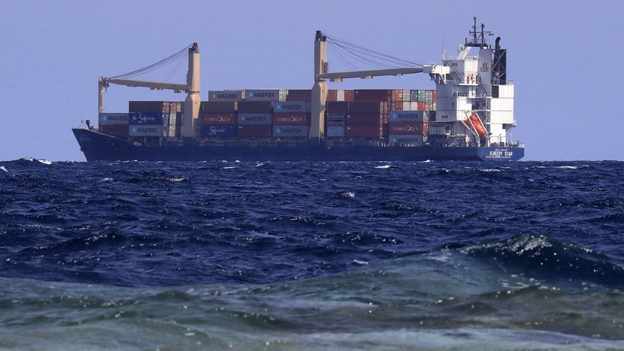 Environ 12 % du commerce mondial passe par le Canal de Suez et la Mer Rouge, soit plus de 23.500 navires en 2022.
