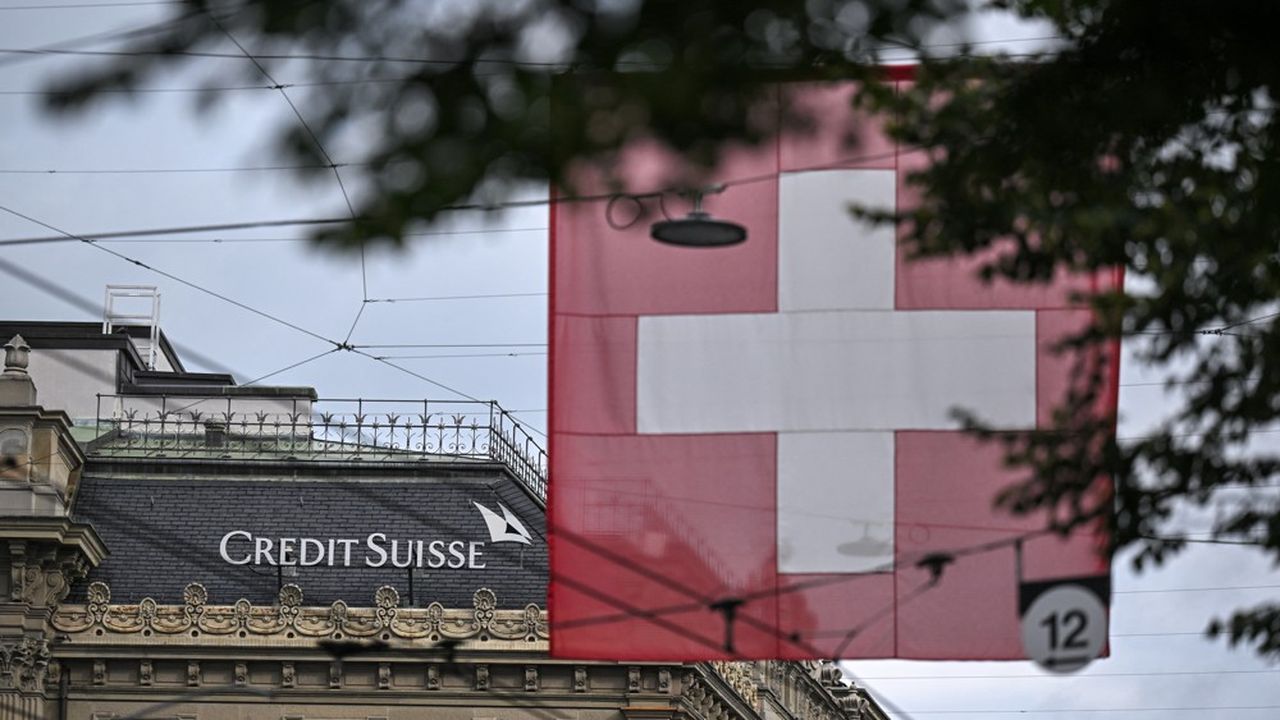 Au moins 13.000 salariés ont déjà quitté le nouveau groupe issu, en 2023, de la fusion entre UBS et Credit Suisse.