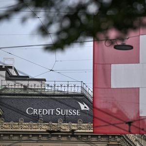 Au moins 13.000 salariés ont déj�à quitté le nouveau groupe issu, en 2023, de la fusion entre UBS et Credit Suisse.