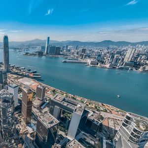 L'économie de Hong Kong dépend de plus en plus de ses liens avec la Chine continentale.