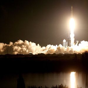 SpaceX finit l'année en beauté avec l'envoi en orbite par son lanceur lourd Falcon Heavy de la navette spatiale militaire X-37B pour une septième mission.