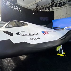 Conçu par l'américain Sierra Space, le Dream Chaser pourra embarquer à terme un équipage.