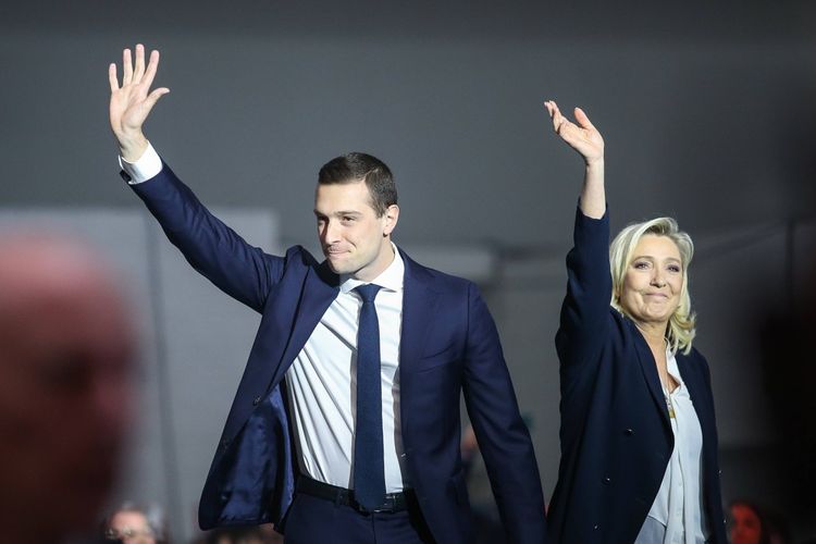 En France, le RN de Jordan Bardella et Marine Le Pen fait largement la course en tête dans les intentions de vote pour les élections européennes.