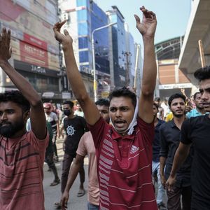 Mi-novembre à Dacca, les manifestations des ouvriers de l'industrie textile ont dégénéré, faisant 4 morts.