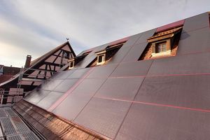 Voltec Solar a choisi la couleur « rouge sombre profond » en collaboration avec les architectes des Bâtiments de France.