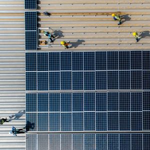 Envie 2E Aquitaine est l'une des trois entreprises chargées de la collecte et du traitement de panneaux photovoltaïques usagés en France.