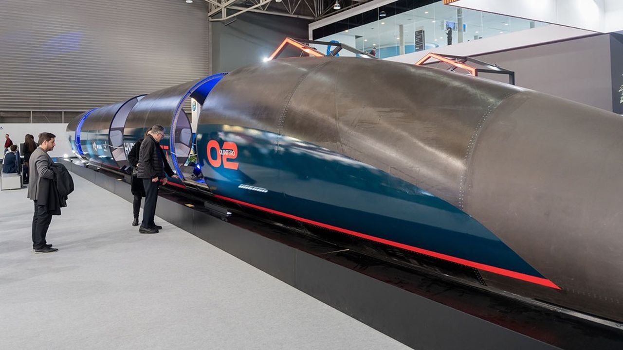 Ce moyen de transport futuriste consiste à faire circuler des capsules pressurisées à une vitesse qui pourrait atteindre 1.200 km/h.