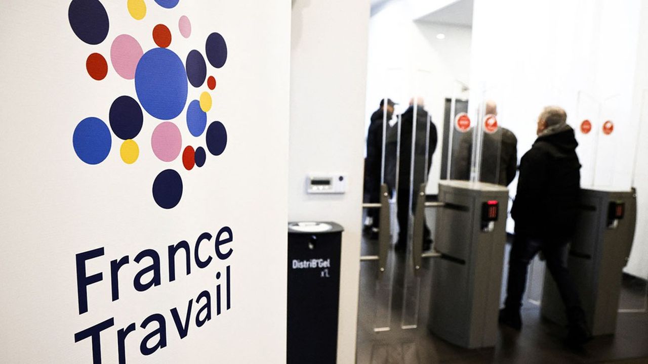 France Travail Reform Gains Broad Satisfaction Among the French: Elabe Survey Results