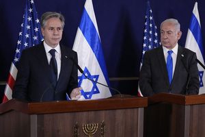 Antony Blinken lors d'une conférence de presse avec le Premier ministre, Benyamin Netanyahou, le 12 octobre, peu après les attentats perpétrés par le Hamas dans le sud d'Israël.