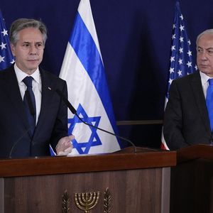 Antony Blinken lors d'une conférence de presse avec le Premier ministre, Benyamin Netanyahou, le 12 octobre, peu après les attentats perpétrés par le Hamas dans le sud d'Israël.