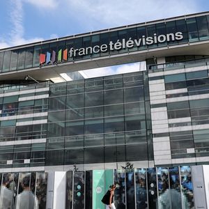 Les journalistes de France Télévisions peuvent désormais travailler pour toutes les antennes du groupe France 2, France 3, France 5, franceinfo: canal 27.